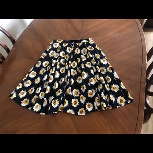Lularoe skirt - size S - Daisy pattern